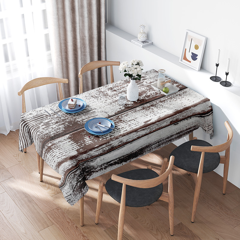 Kids Outdoor Dining Table - 木製ダイニングテーブルとお揃いの椅子セット。素朴なブラウンホワイトストライプのテーブルクロスが特徴で、あらゆる家の装飾スタイルに最適です。